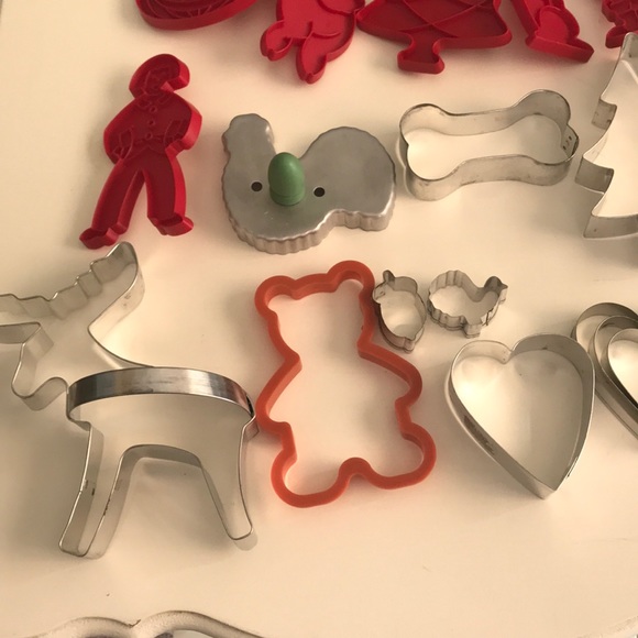 Set of 30 cookie cutters. - Picture 2 of 6